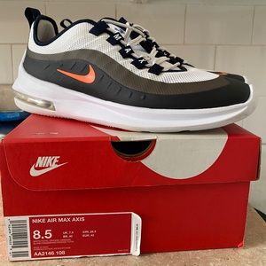 Men’s Nike Air Max Axis size 8.5